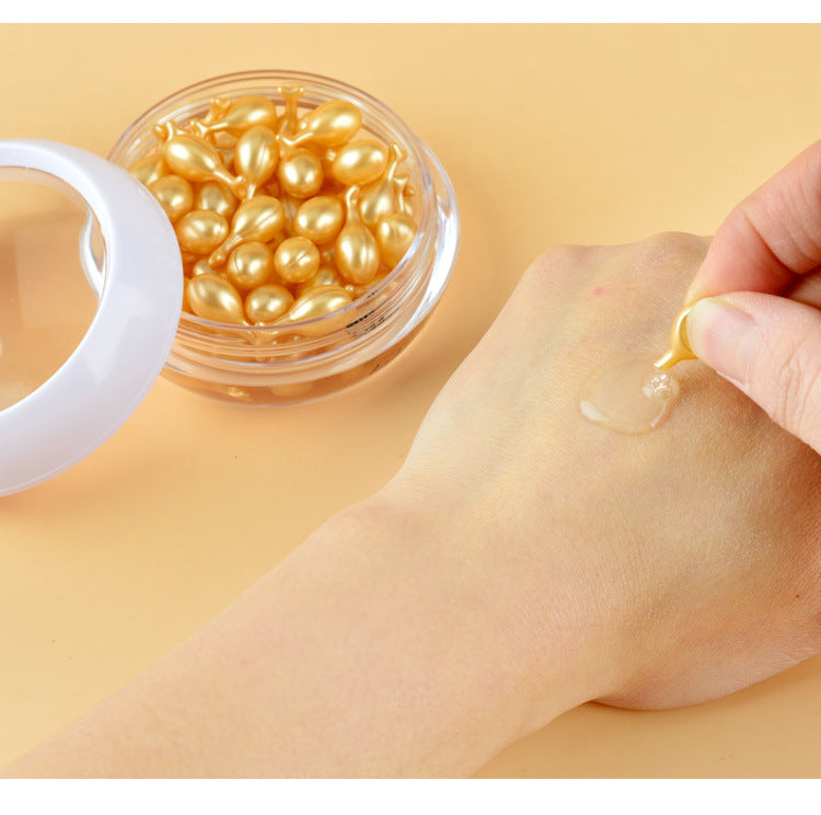 Moisturizing serum with pearl extract nourishes and rejuvenates the skin