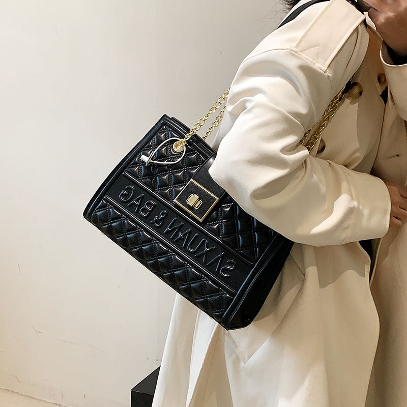 High-end women's black leather bag l Elegant, seductive, luxury